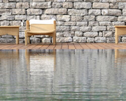 Pool mit Holzterrasse Pool mit Holzterrasse
