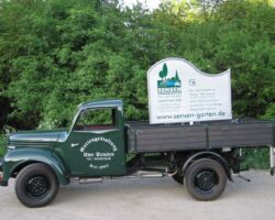 Sensen Oldtimer mit Firmenschild Sensen Oldtimer